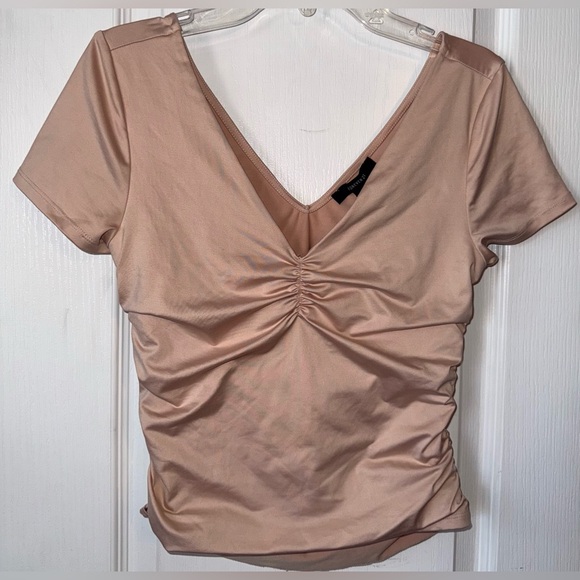 Forever 21 Tops - Forever 21 women's Pink ruched v-neck top